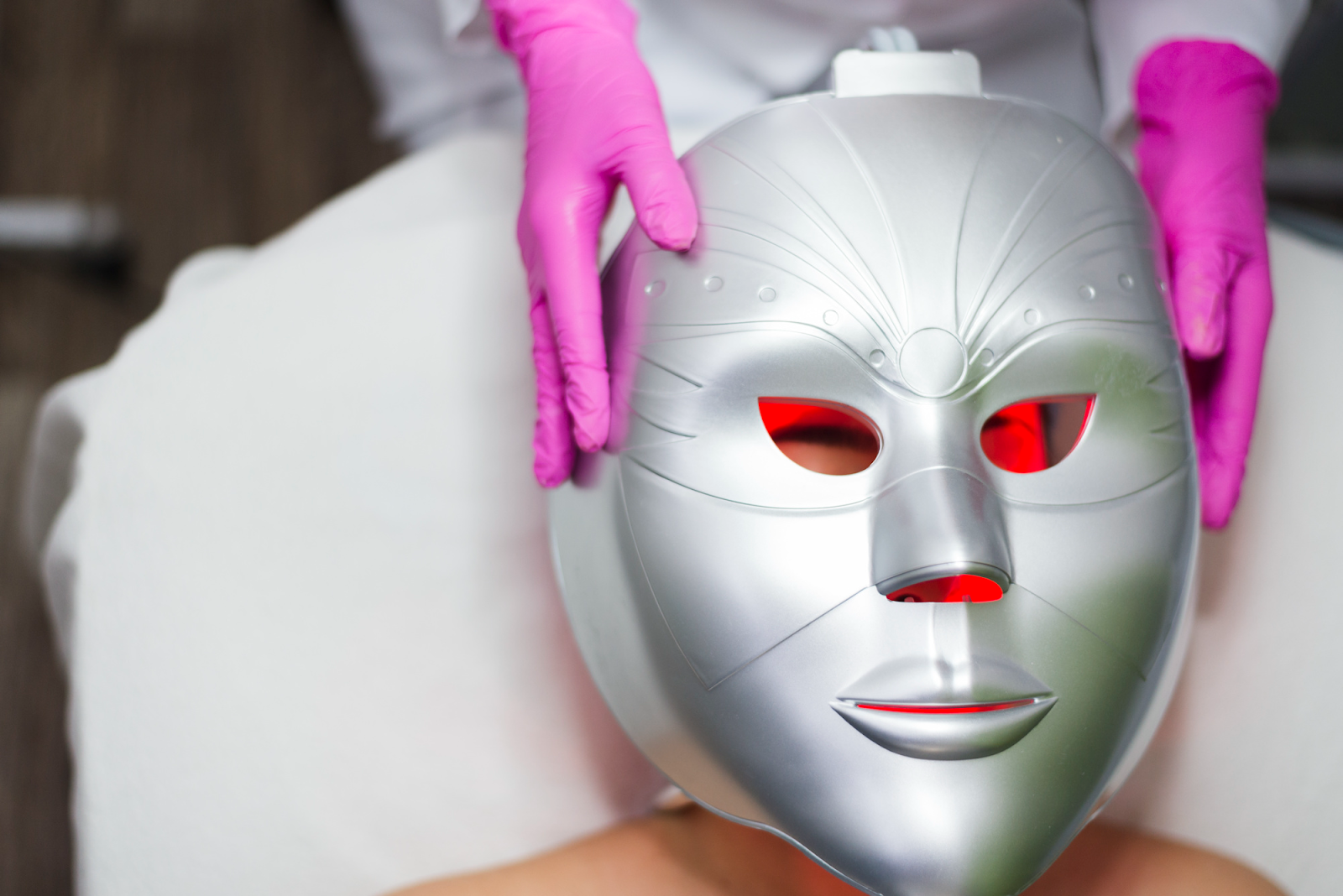 How Omnilux LED Mask Enhances Your Beauty Routine Effortlessly