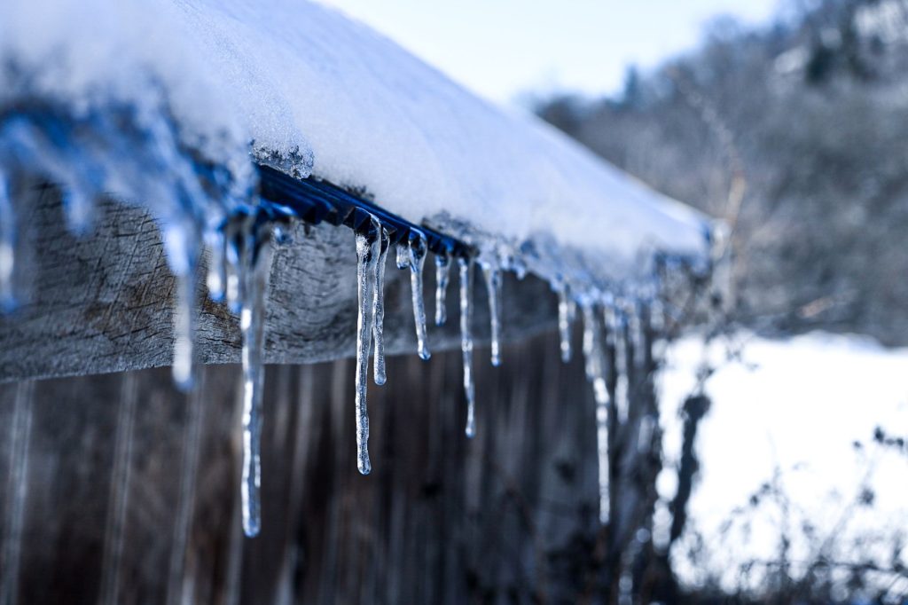 Does Cold Weather Affect Arthritis? Winter Joint Pain Tips for Seniors